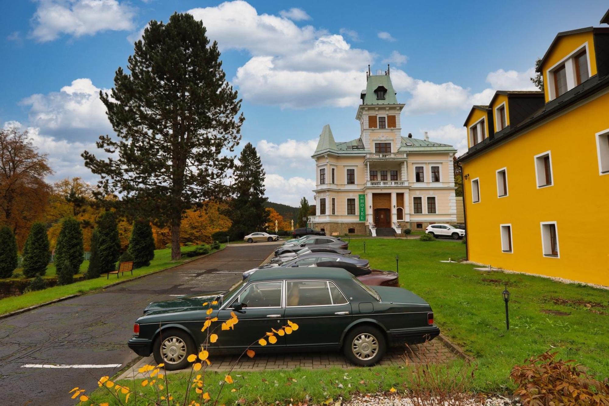 Hotel Chateau Cihelny Карлові Вари Екстер'єр фото