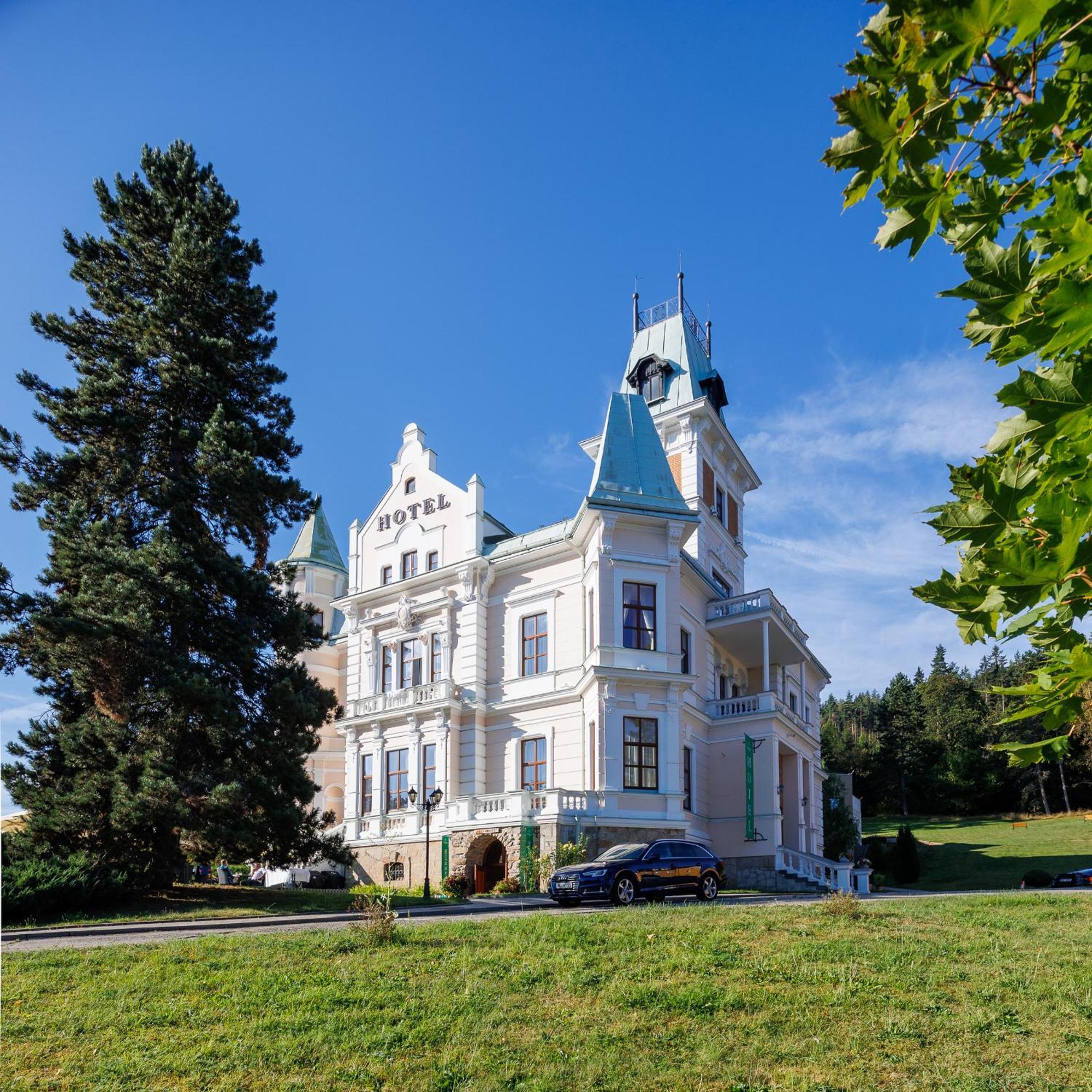 Hotel Chateau Cihelny Карлові Вари Екстер'єр фото